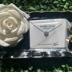 Park Lane “MONROE” Silver Chain Quatrefoil Necklace